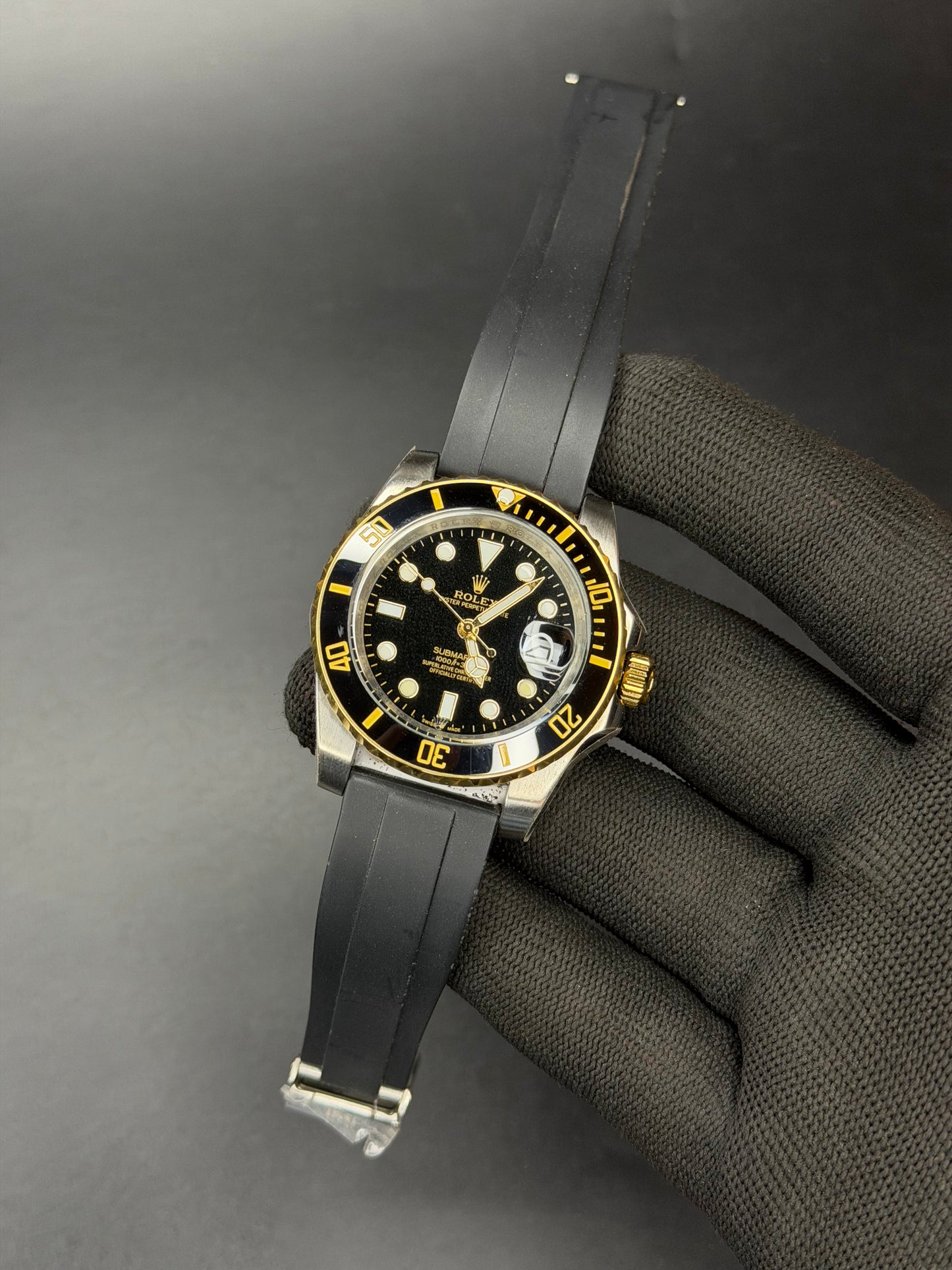 40mm Two-Tone Diver Automatic Date Watch – Black Dial | Oysterflex Style Strap
