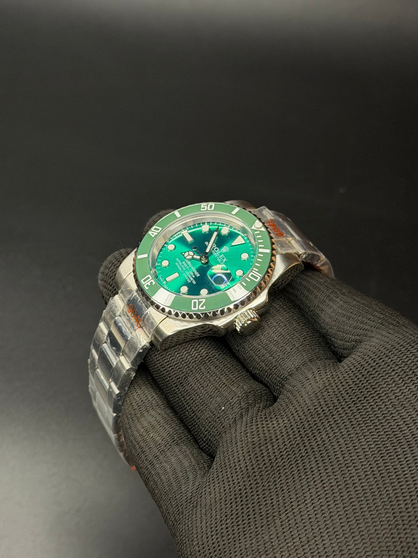 40mm Diver Automatic Watch – Green Sunburst Dial | Oyster Bracelet