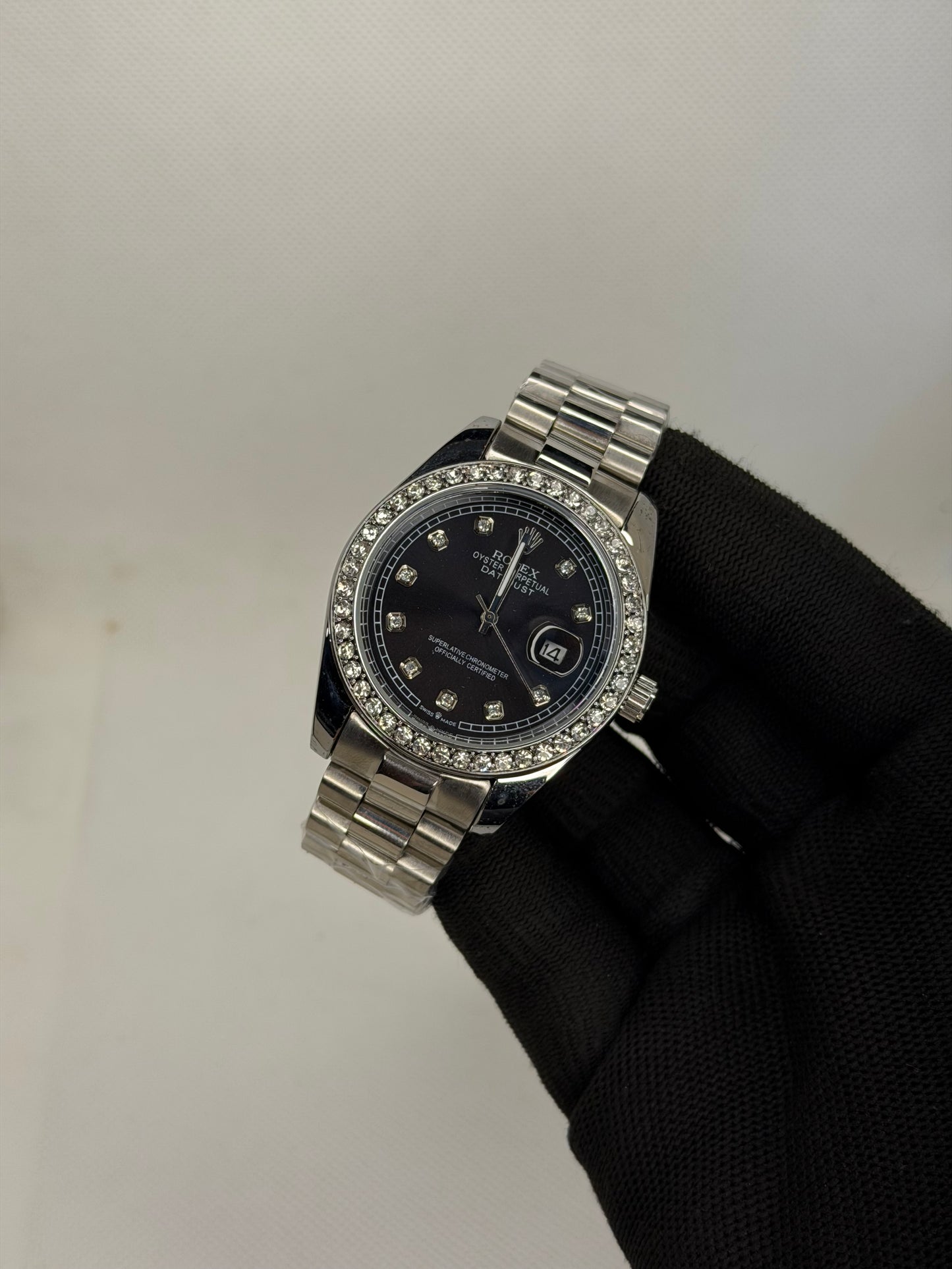 Luxury Diamond Bezel Date Watch – Black Dial Stainless Steel Men’s Watch | Semi Automatic