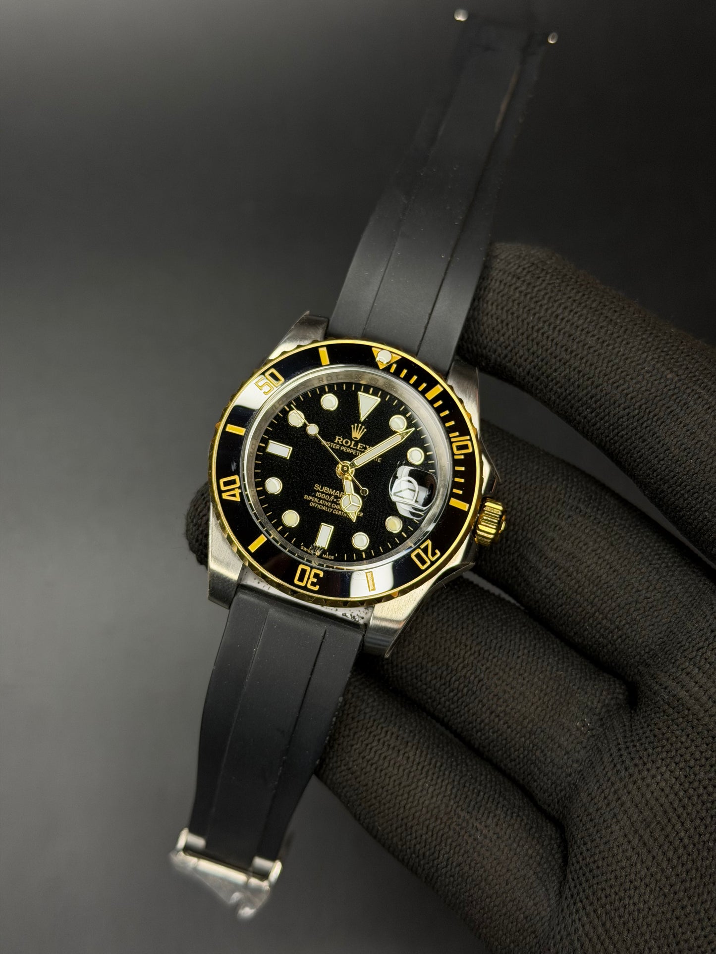 40mm Two-Tone Diver Automatic Date Watch – Black Dial | Oysterflex Style Strap