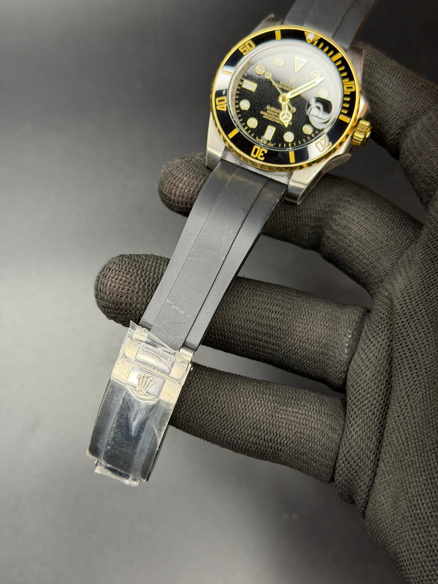 40mm Two-Tone Diver Automatic Date Watch – Black Dial | Oysterflex Style Strap